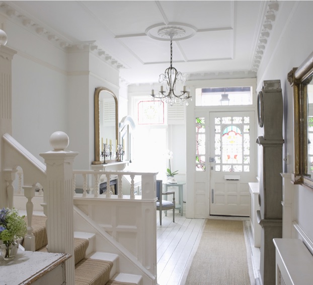 intérieur avec corniches en staff à Saint-Doulchard près de Bourges dans le Cher 18